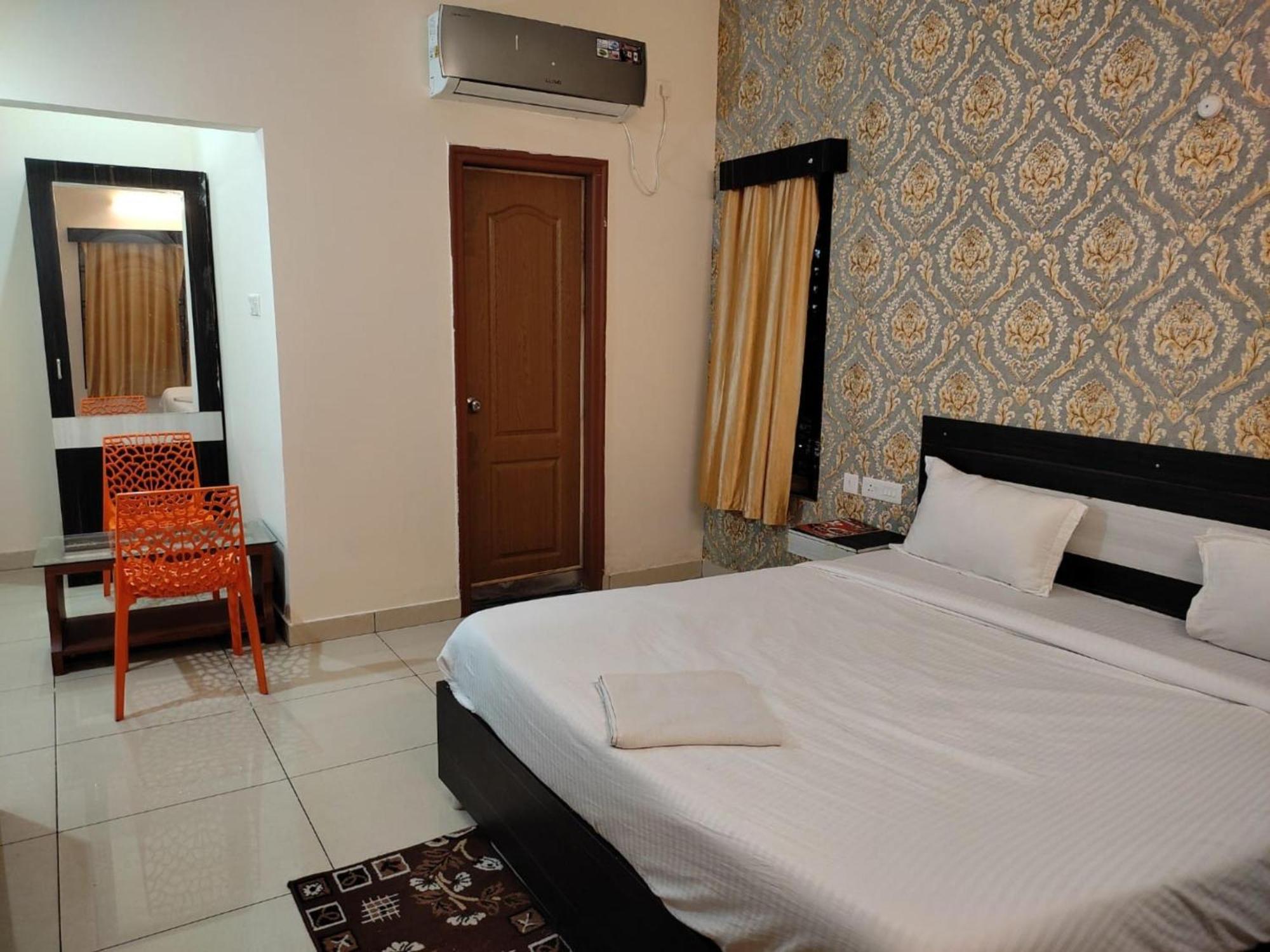 Goroomgo Blue Bell Bhubaneswar - Well Decorated Room -Wifi And Parking Facilities Available Exterior foto