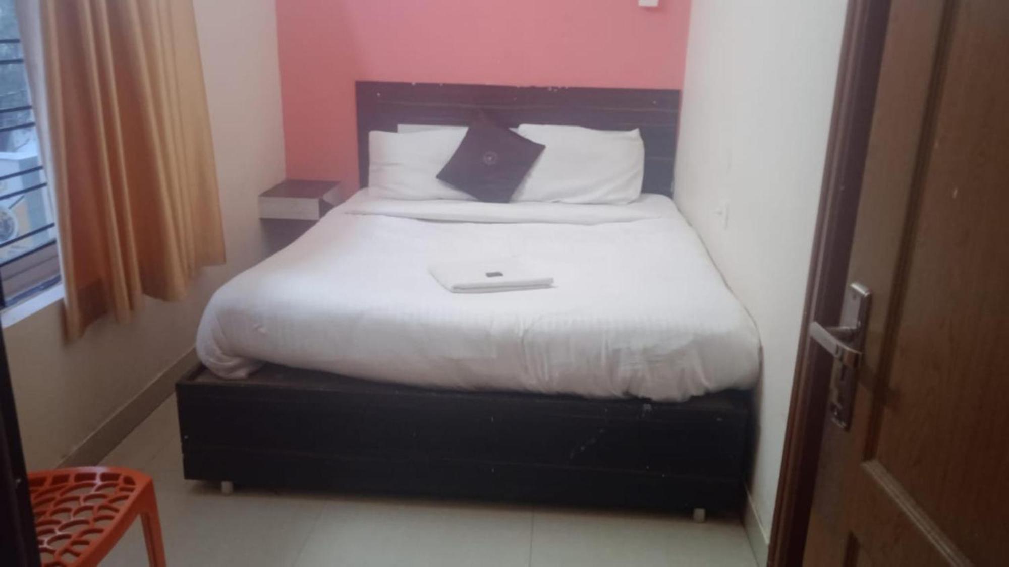 Goroomgo Blue Bell Bhubaneswar - Well Decorated Room -Wifi And Parking Facilities Available Exterior foto